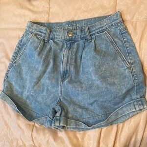 Medium wash American eagle cuffed shorts size 8